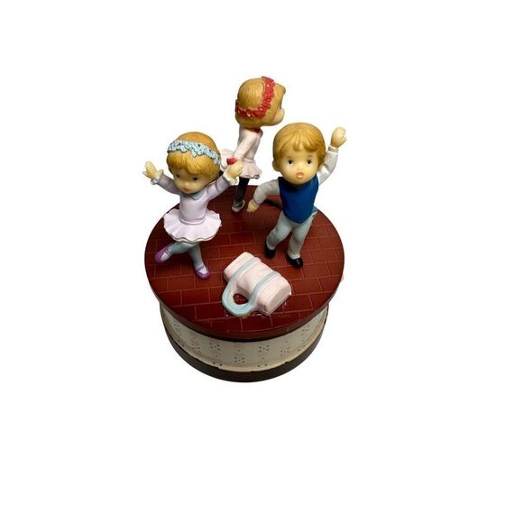 Merton Vtg 1984 “It’s A Small World” children dancing music box. #M-1880 - Picture 2 of 7